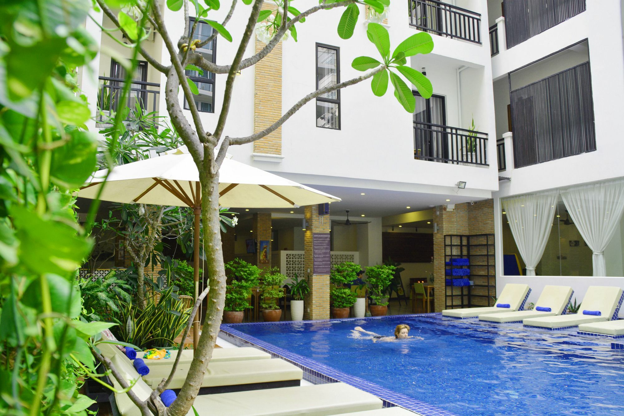 Home Chic Hotel Phnom Penh Exterior photo